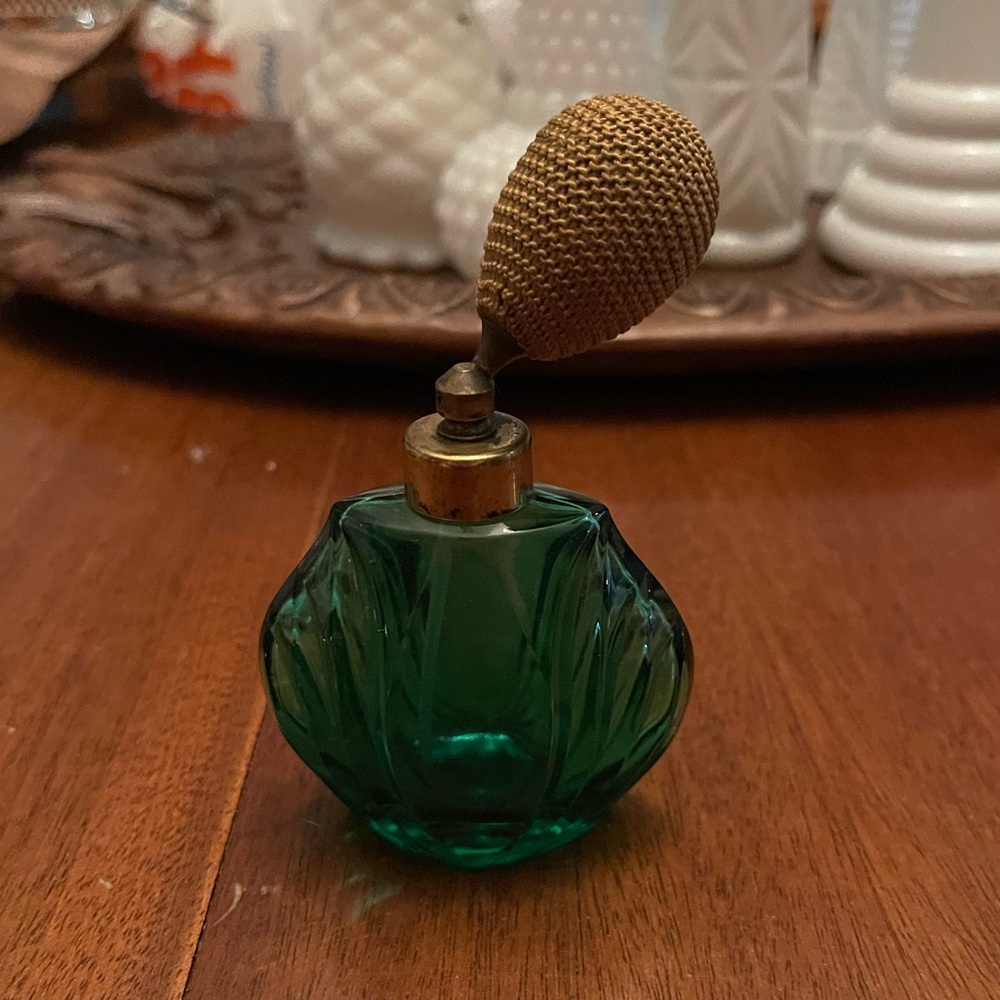 Vintage 1940s Green Glass Perfume Bottle with Atomizer EUC 2.5"x4.5"